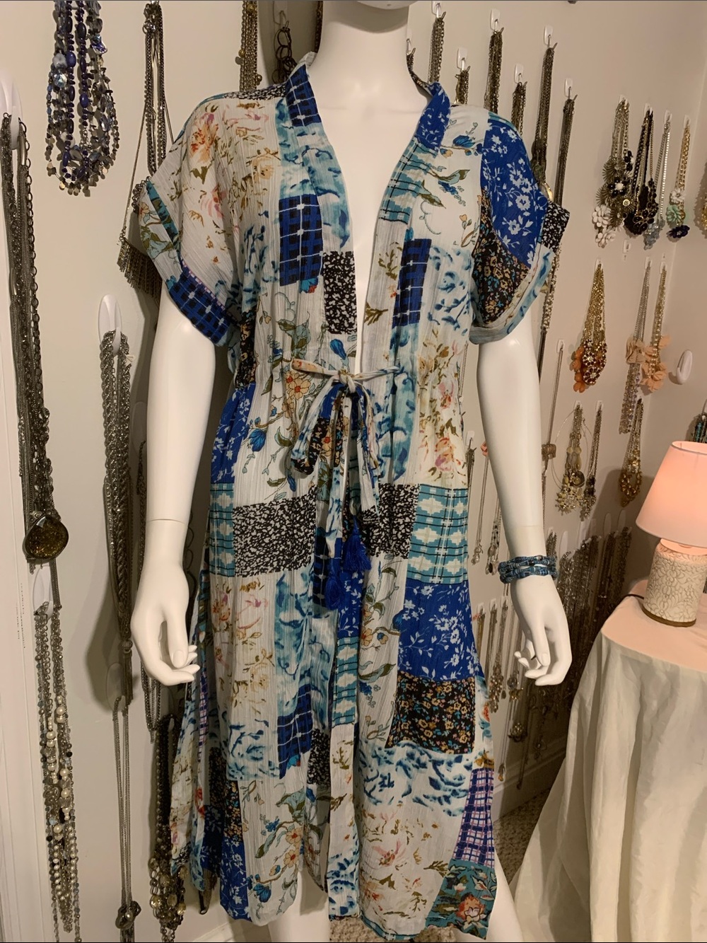 New York & Company Blue Floral Print Kimono with bracket